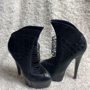 London Trash LT Crime leather Black reptile embossed stiletto platform heels SZ7
